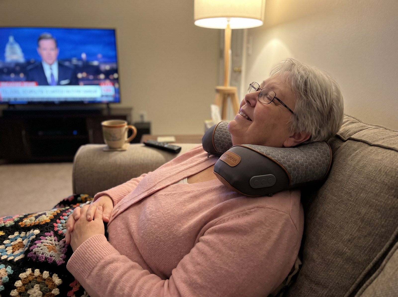 Barbara relaxing on her sofa with her neck on the Cervana pillow